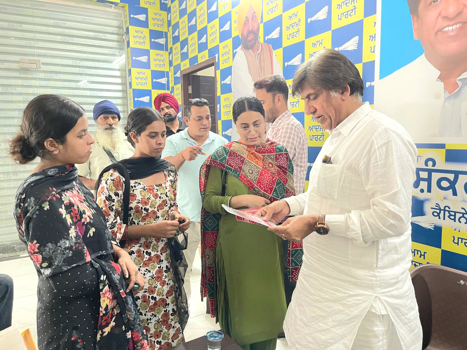 Cabinet Minister Brahm Shankar Jimpa held an open court, heard the problems of the people
